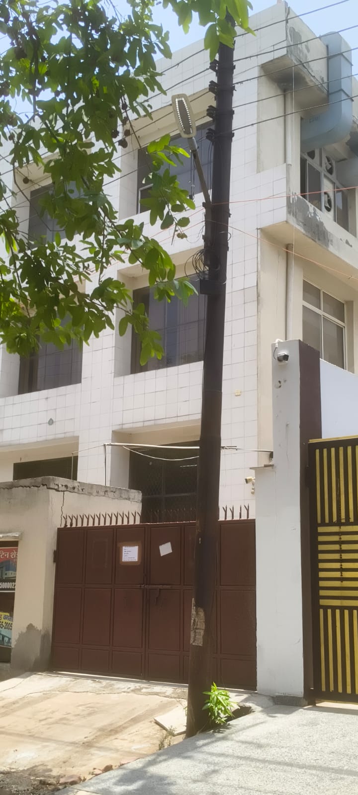 2600 sq ft building in sec 80 noida