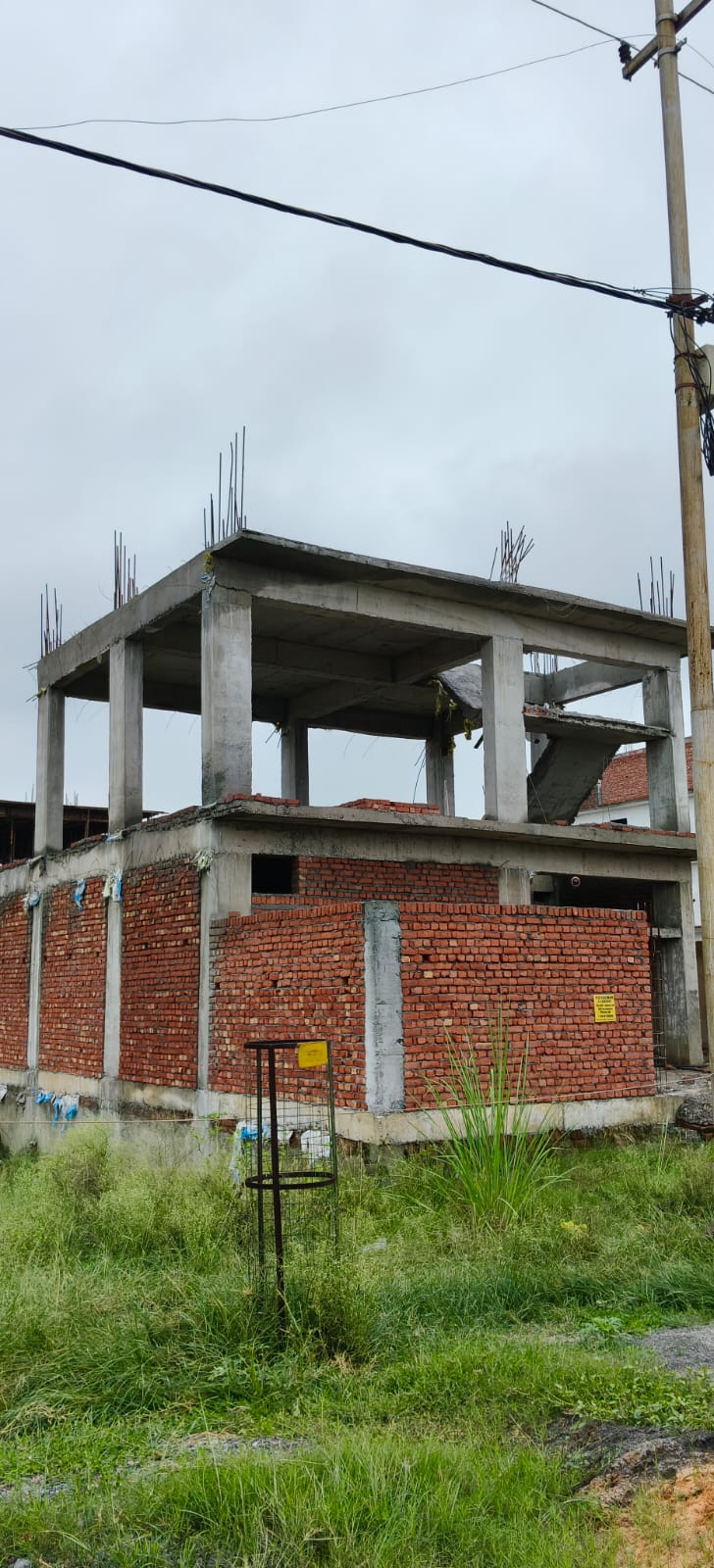 INDUSTRIAL BUILDING IN JEWAR SEC 32 FOR RENT 600 SQUARE METER